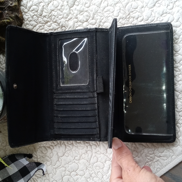 FOSSIL BLACK LEATHER TRIFOLD WALLETT - Picture 5 of 6